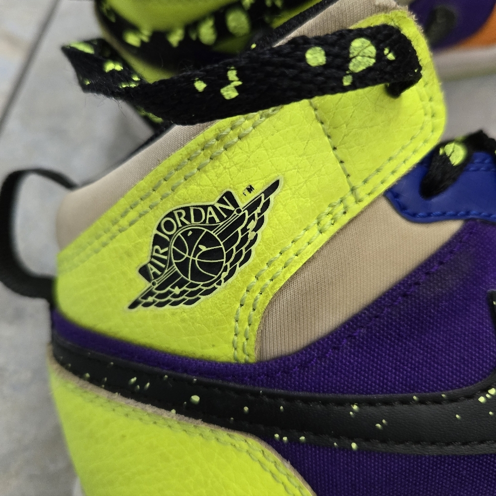 Air Jordan 1 Mid SE Boys' Shoes - Picture 4 of 10